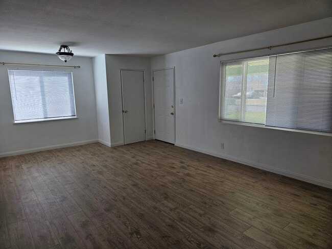 Building Photo - 45442-45412 12 St E