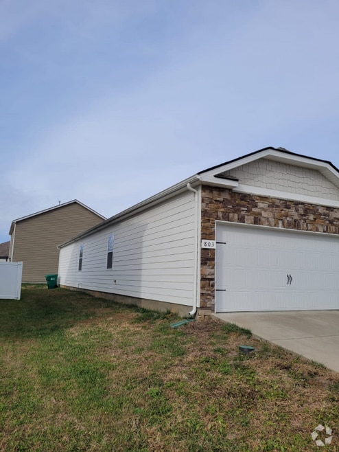 Building Photo - 803 Long Leaf Rd