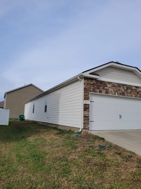Building Photo - 803 Long Leaf Rd