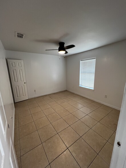 Building Photo - 3125 Valletta St