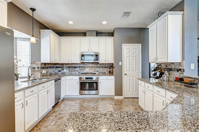 Building Photo - 2208 Breezeway Bend Dr