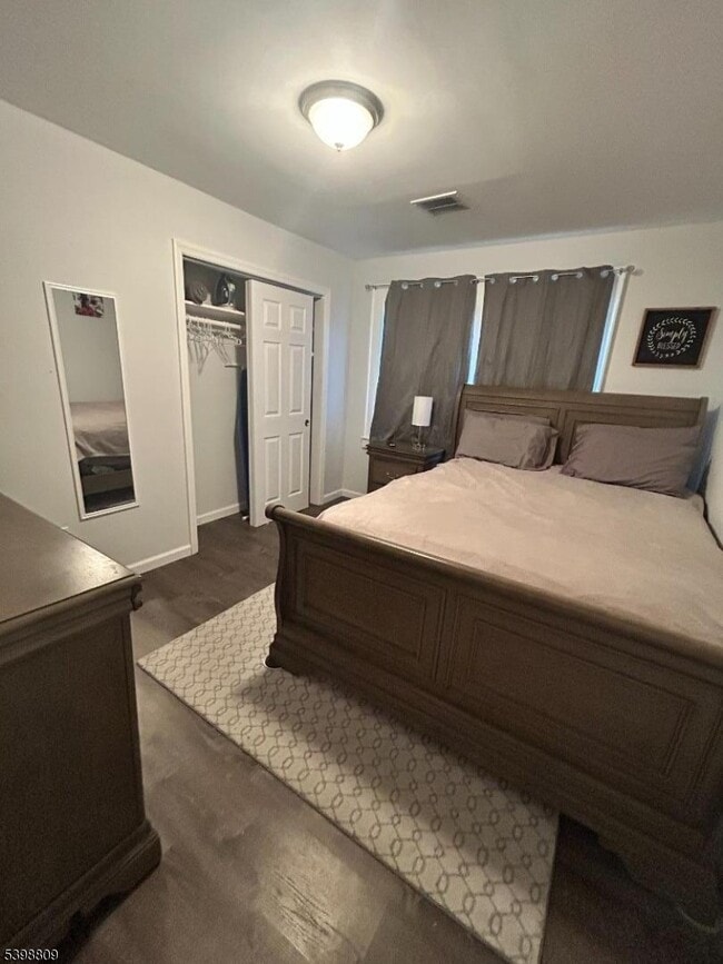 Building Photo - 142 Mapes Ave