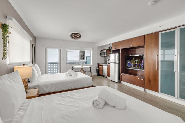 Building Photo - 1036 Ocean Dr
