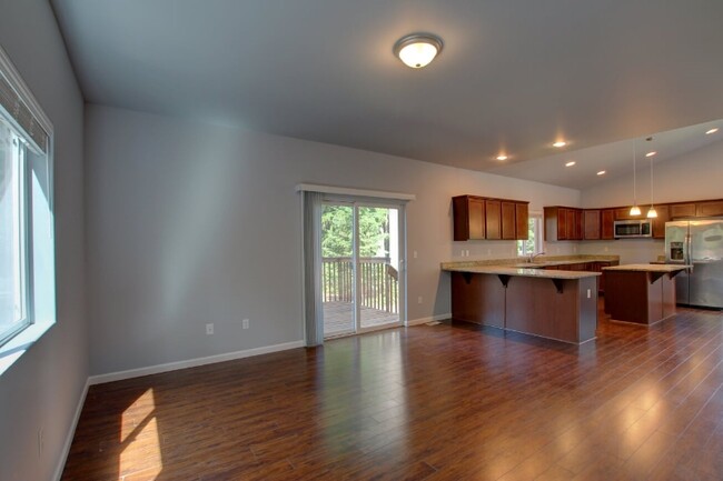 Building Photo - 1322 Lidstrom Rd SE