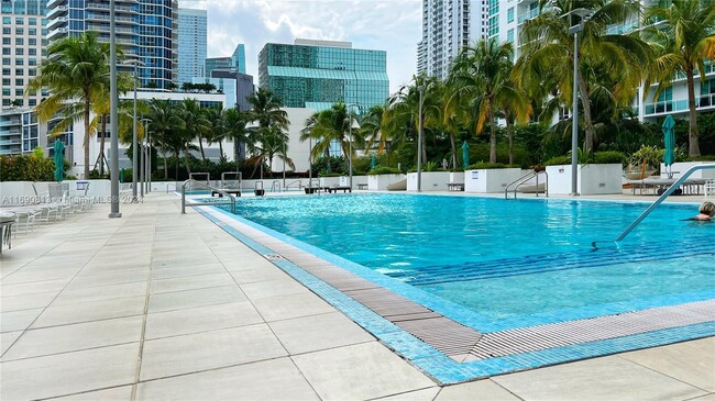 Building Photo - 950 Brickell Bay Dr