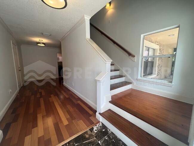 Building Photo - Amazing 4 bedroom home with St Johns River Views Available Now!