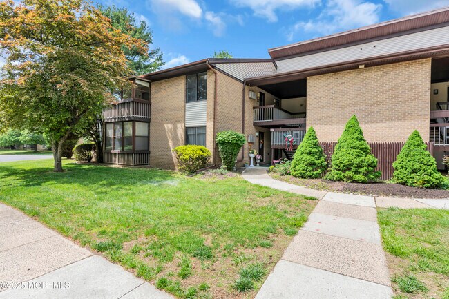Building Photo - 30 Meadow Green Cir
