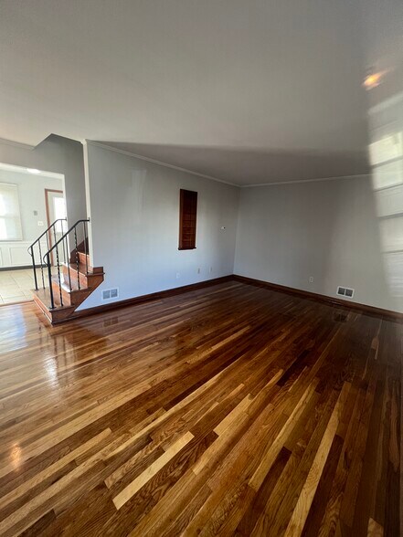 Building Photo - 1324 Meadow Rd