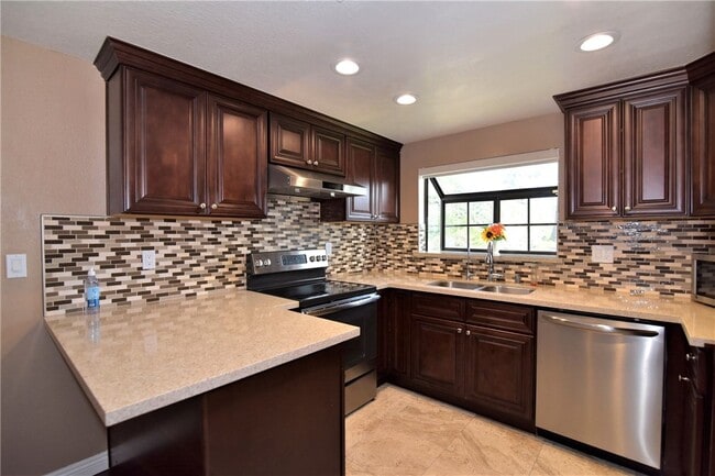 Building Photo - 3649 Cottonwood Cir