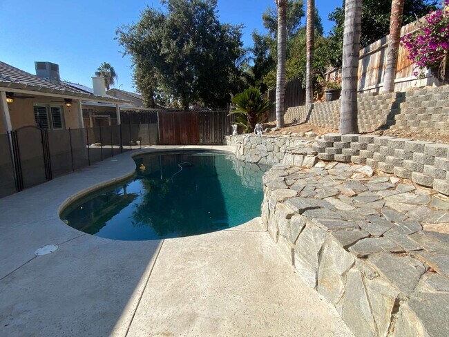 Building Photo - 4 Bed, 2 Bath beautiful home with pool