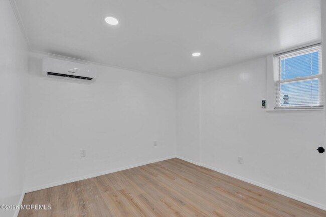 Building Photo - 12 Main St