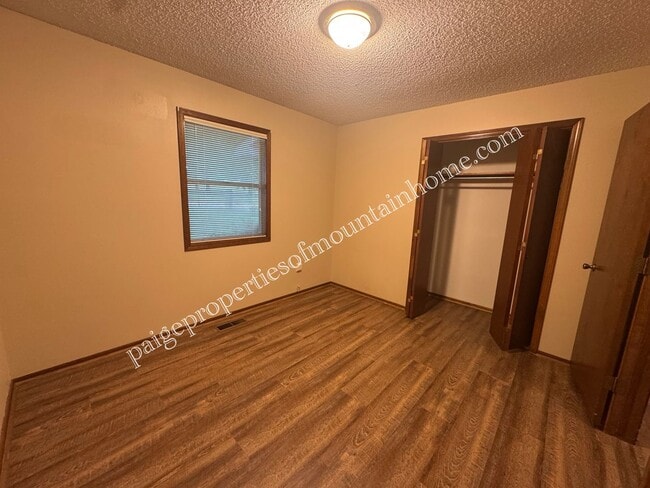 Building Photo - Post Oak Home