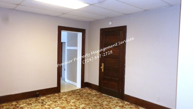 Building Photo - 145 E Wallace Ave