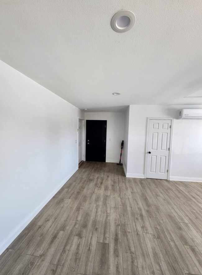 Building Photo - 1286 Aurora Dr