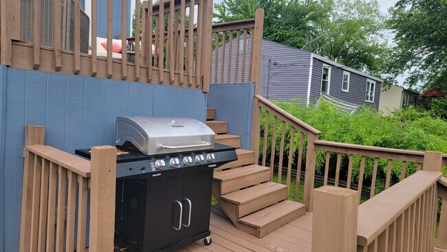 Building Photo - Private Pool, Firepit, BBQ - A FUN place to RELAX. Fully furnished and fully stocked.