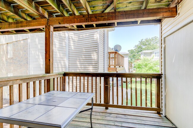 Building Photo - 1547 E Swan Cir