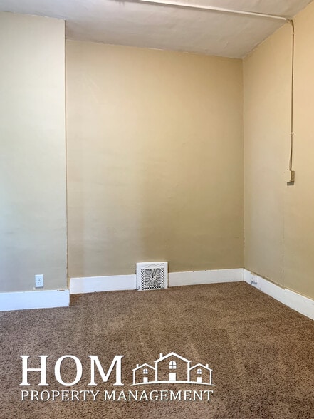 Building Photo - 725 N 6th St