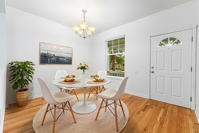 Building Photo - Gorgeous 3-Bed, 2.5-Bath Home With Great Amenities!