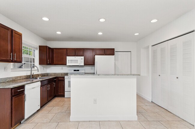 Building Photo - 3525 NW 114th Ln