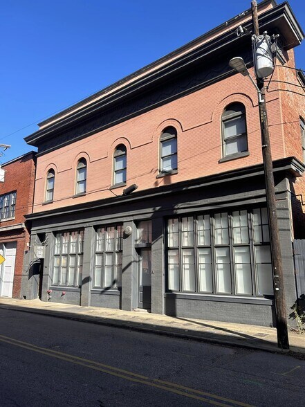 Building Photo - 246 N Court St