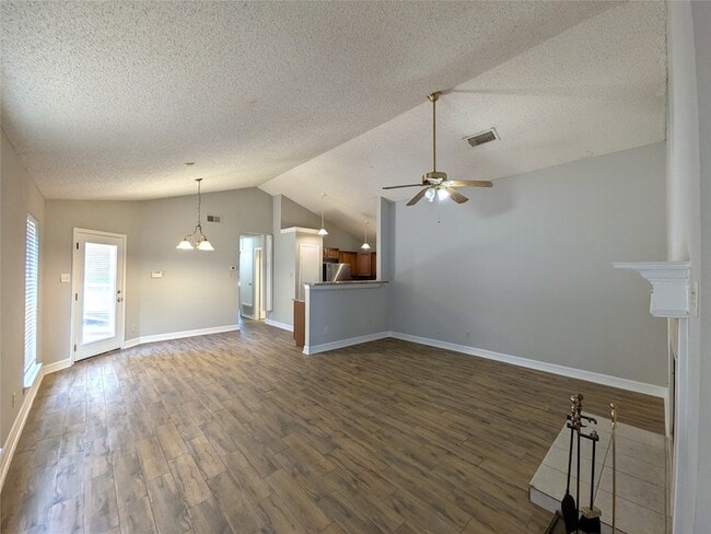 Building Photo - 323 Teakwood Ln