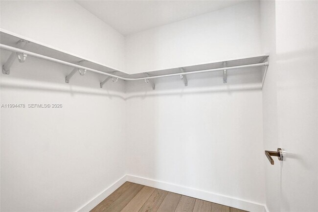 Building Photo - 9221 E Bay Harbor Dr