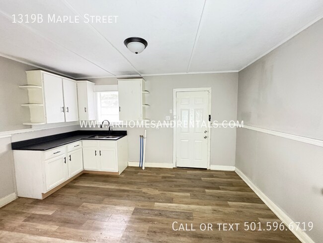 Building Photo - 1319 Maple St
