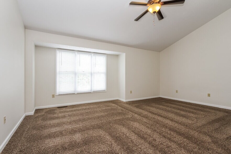 Building Photo - 5828 Mustang Ct