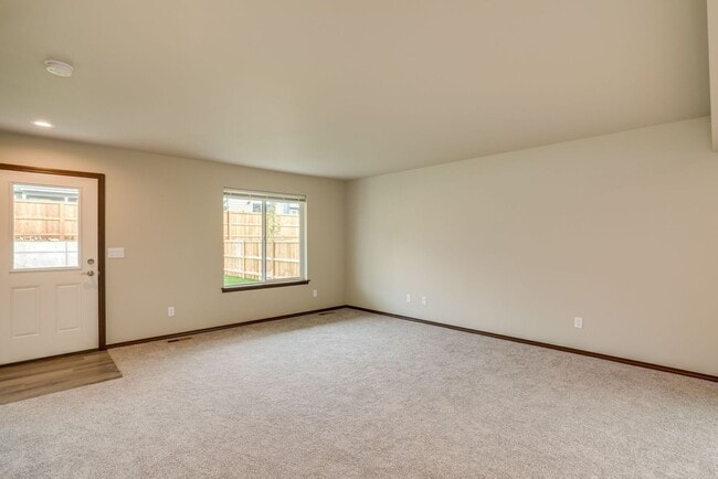 Building Photo - Fantastic 3-Bed, 2.5 Bath with 2-car garage!
