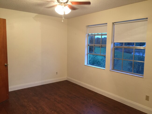 Building Photo - 2/2.5 corner unit Townhouse in Whisper Lake