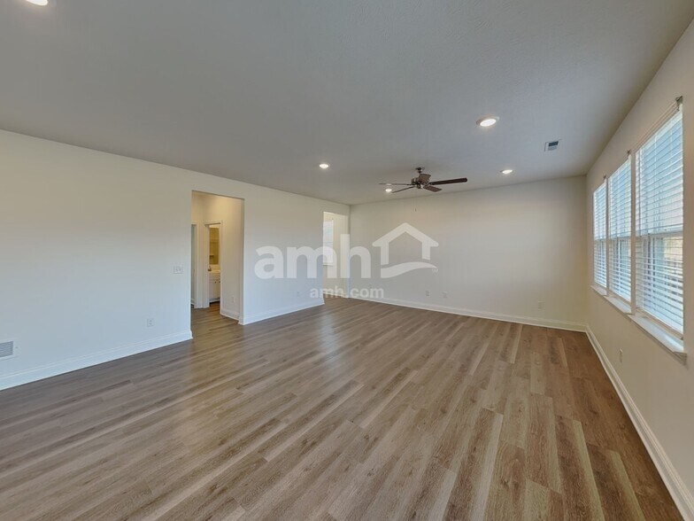 Building Photo - 9022 Henley Ave
