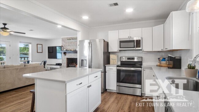 Building Photo - Gorgeous Waterfront Property with 4 Bedroo...