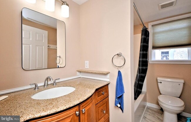 Building Photo - 23 Walnut St