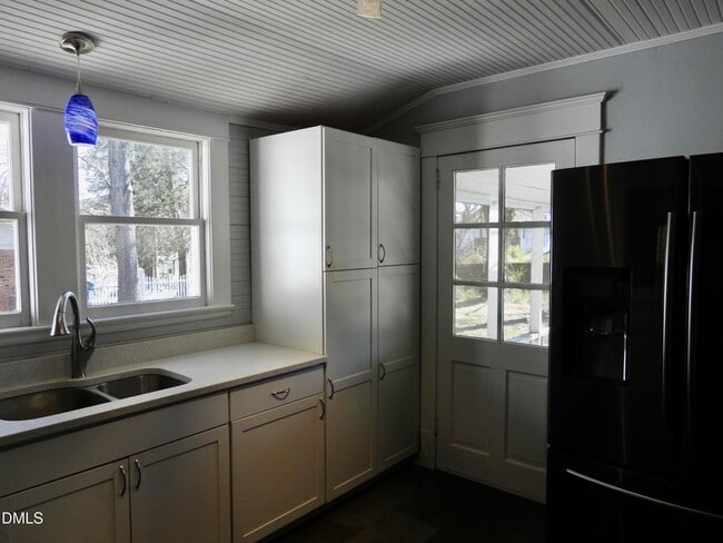 Building Photo - 483 W Salisbury St