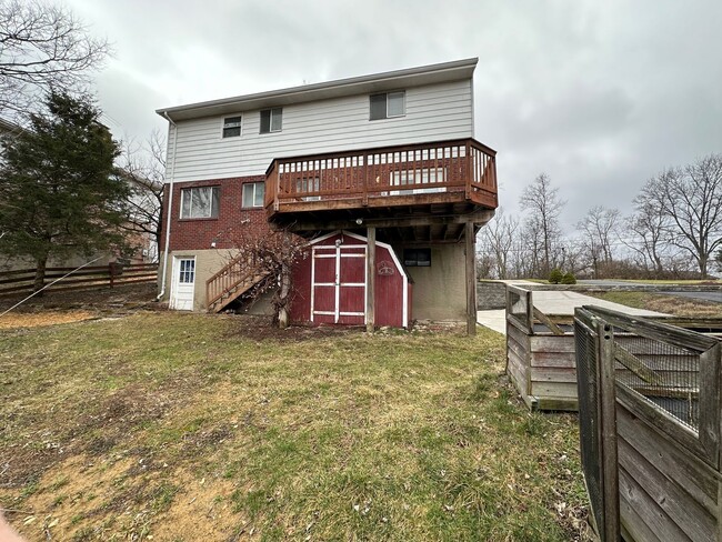 Building Photo - Colerain- 4 bed 2.5 bath 2 car garage Trad...