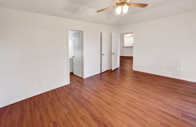 Building Photo - 2094 Ridgewood Cir