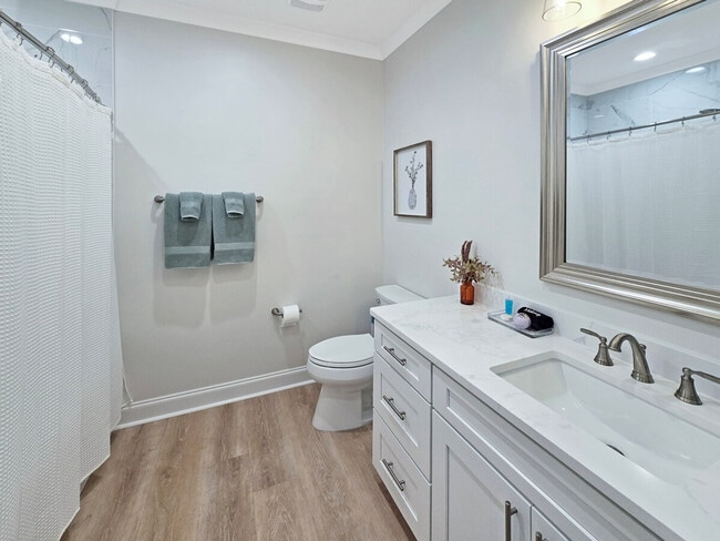 Building Photo - 996 Beach Blvd W