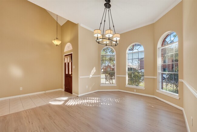 Building Photo - 910 Norfolk Dr