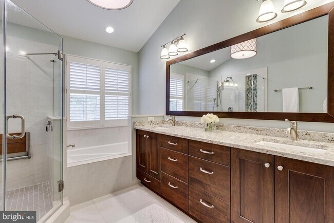 Building Photo - 9660 Glendevy Ct