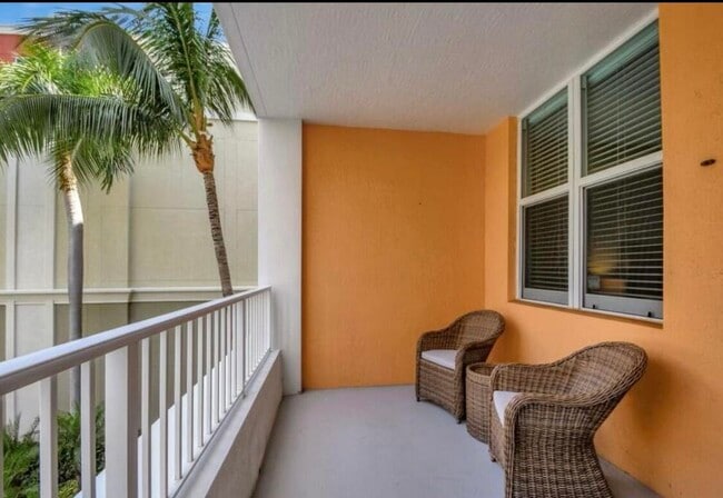 Building Photo - 804 E Windward Way