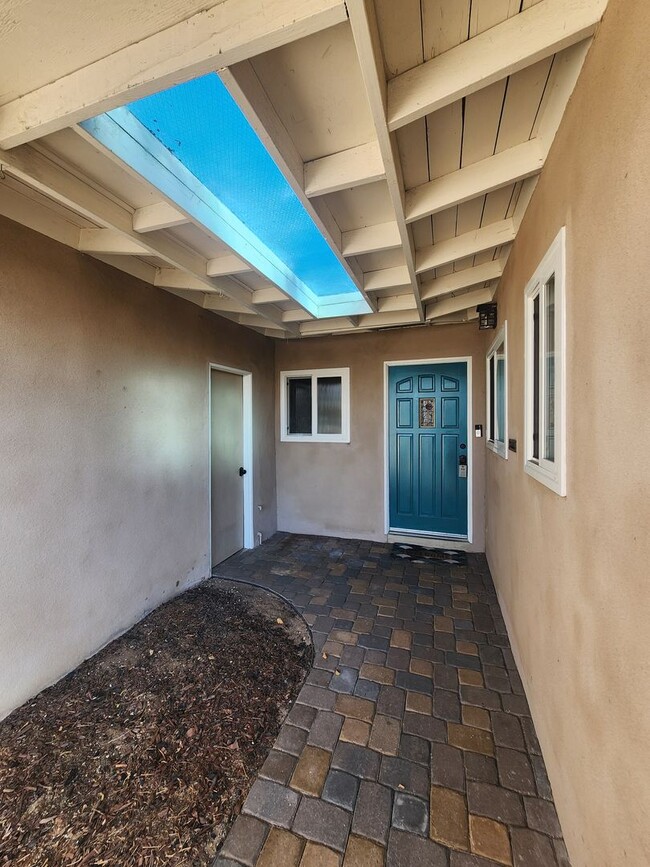 Building Photo - Adorable Single Level 3 Bed, 2 Bath Arroyo...