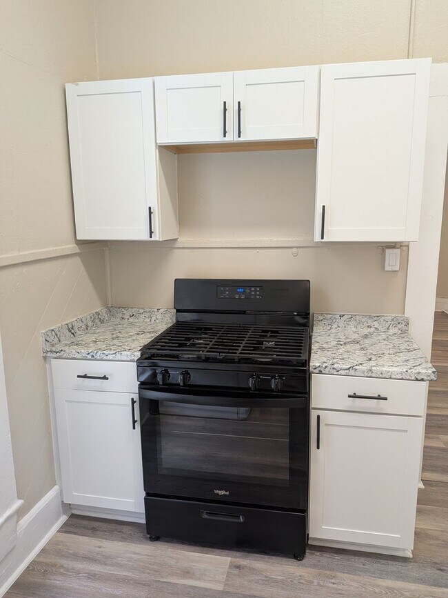 Building Photo - Government Hills 1 Bedroom close to The Pearl and Fort Sam Houston in the heart of San Antonio