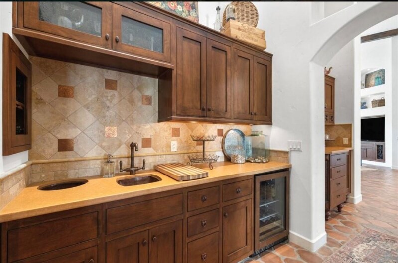 Building Photo - 56145 Village Dr