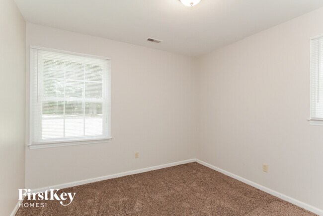 Building Photo - 5018 Farm Pond Ln