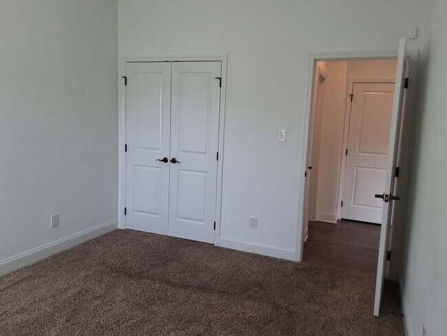 Building Photo - West Knoxville 37932 - 4 bedroom, 2 bath home in desirable Hardin Valley area. - Contact Sharon A...