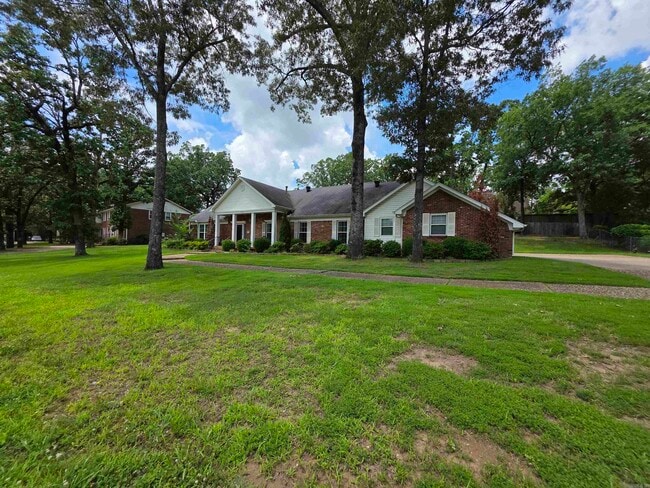 Building Photo - 2318 N Rodney Parham Rd