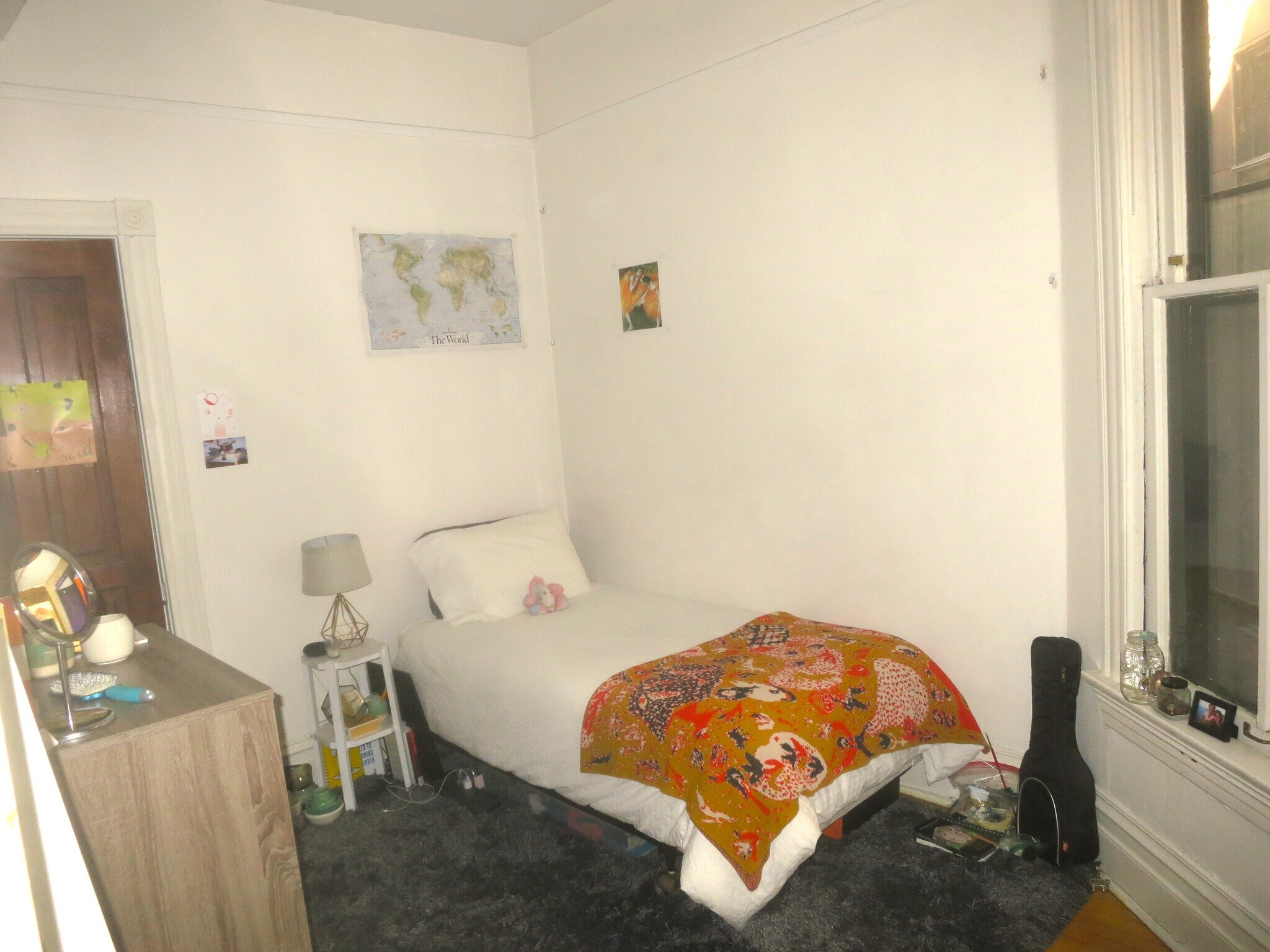 Building Photo - 833 W Newport Ave