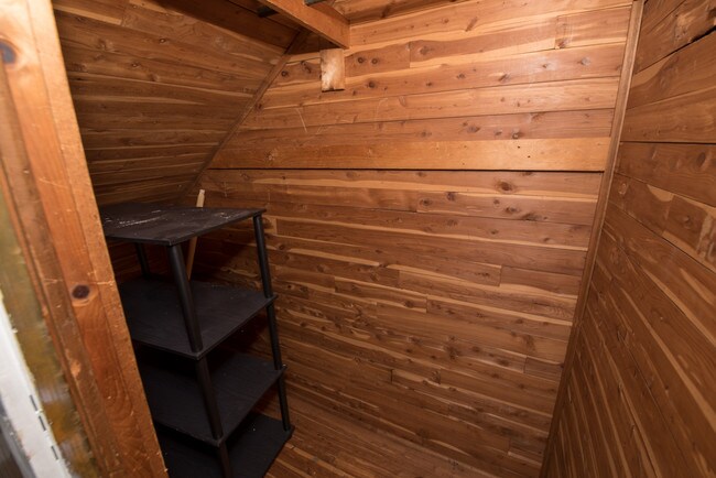 Building Photo - 2 bedroom apartment!