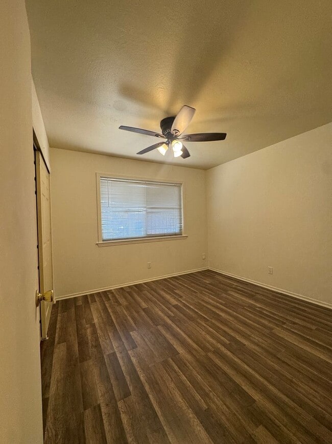 Building Photo - Beautiful single-story home with 4 bedroom...