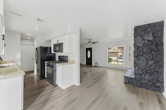 Building Photo - 15326 Peachmeadow Ln